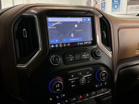 Used 2020 Chevrolet Silverado 1500 High Country w/ Technology Package AWD/4WD image 21