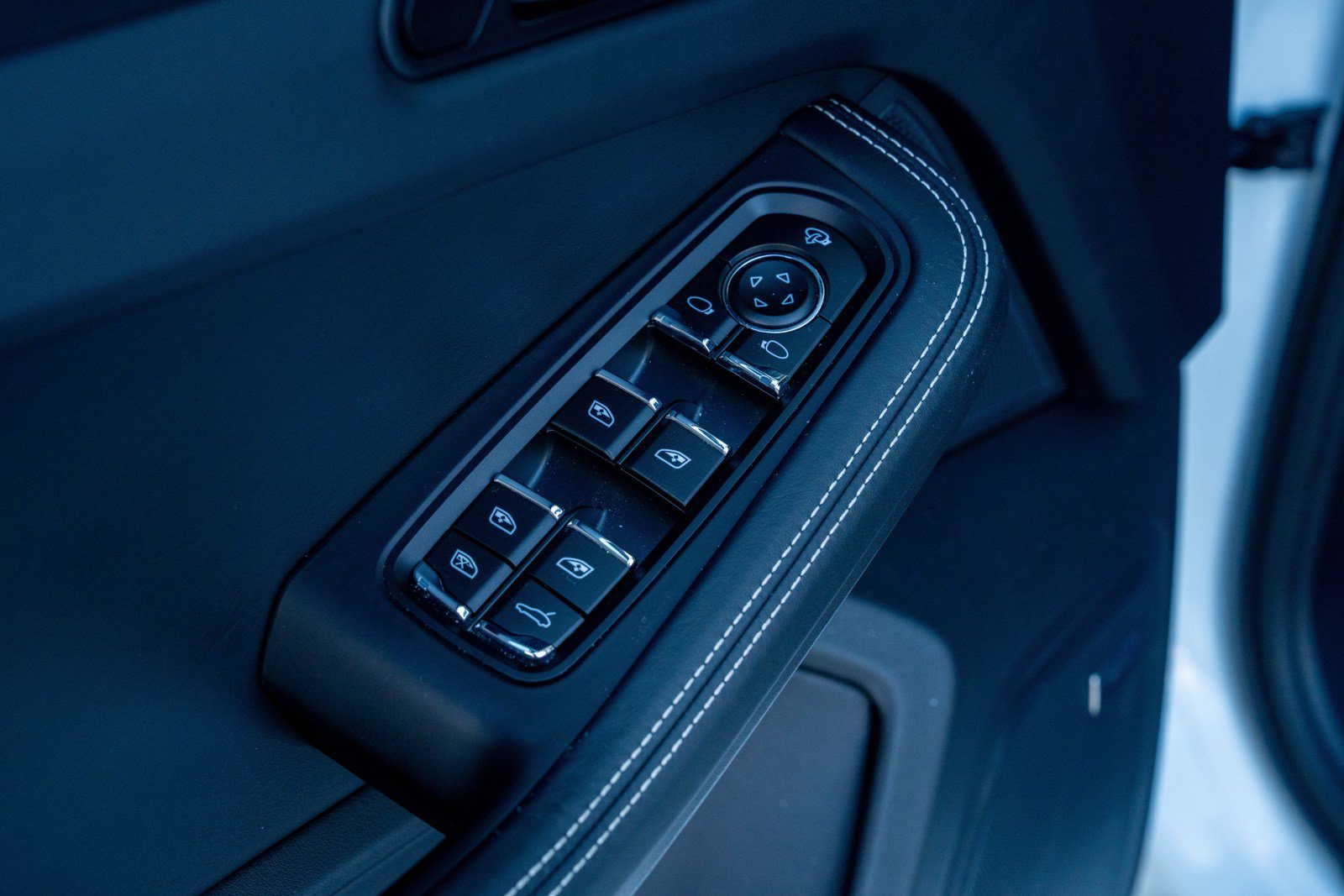 Certified 2024 Porsche Macan GTS AWD/4WD image 21