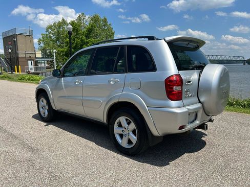 Used 2005 Toyota RAV4 4WD image 3