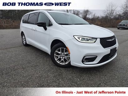 Used 2024 Chrysler Pacifica Touring-L