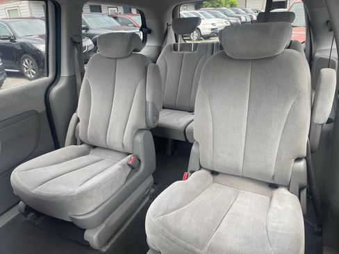 Used 2009 Kia Sedona LX image 9