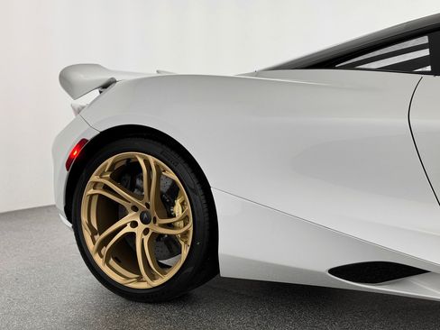 Used 2026 McLaren 750S RWD image 37