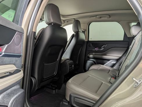 Used 2025 Lincoln Corsair Reserve AWD/4WD image 12