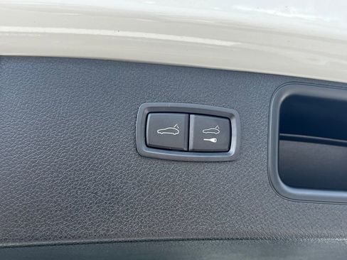 Used 2020 Porsche Macan Base image 14