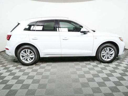 Used 2023 Audi Q5 2.0T Premium w/ Convenience Package AWD/4WD image 2