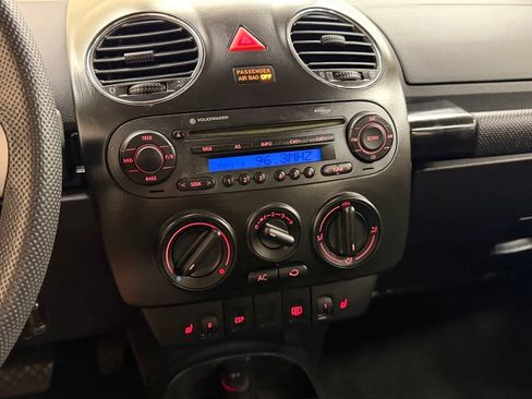Used 2006 Volkswagen Beetle Coupe w/ Package 1 FWD image 21