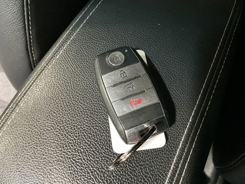 Used 2019 Kia Niro S Touring image 12