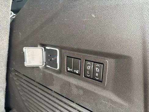 Used 2023 GMC Yukon Denali Ultimate image 28