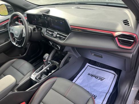 Used 2025 Chevrolet TrailBlazer RS w/ Convenience Package image 30