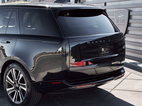 Used 2023 Land Rover Range Rover SE image 9