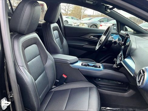 Used 2024 Chevrolet Equinox EV LT image 7