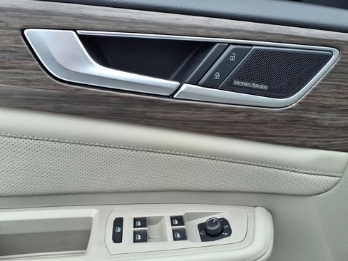 Used 2024 Volkswagen Atlas SEL Premium R-Line image 16