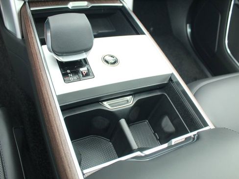 New 2026 Land Rover Range Rover SE image 19