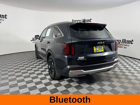 Used 2025 Kia Sorento S w/ Panoramic Sunroof Package image 9