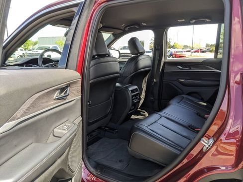 Used 2024 Jeep Grand Cherokee Limited image 22