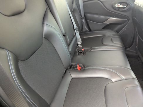 Used 2021 Jeep Cherokee Latitude Plus image 13