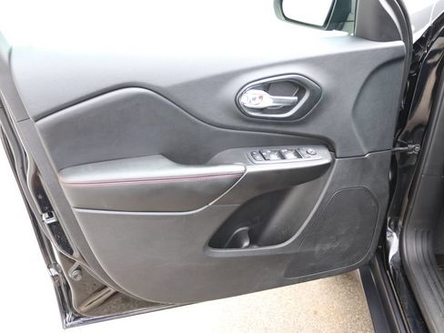Used 2021 Jeep Cherokee Trailhawk AWD/4WD image 24
