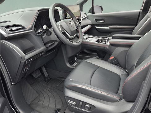 Used 2025 Toyota Sienna XSE w/ XSE Plus Package image 15