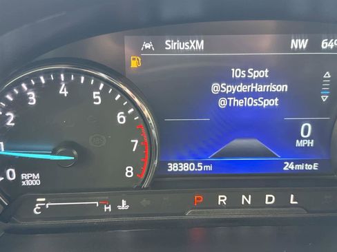 Used 2022 Ford Explorer XLT image 30