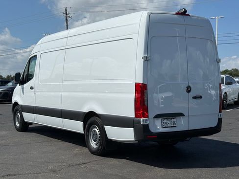 Used 2022 Mercedes-Benz Sprinter 2500 image 10
