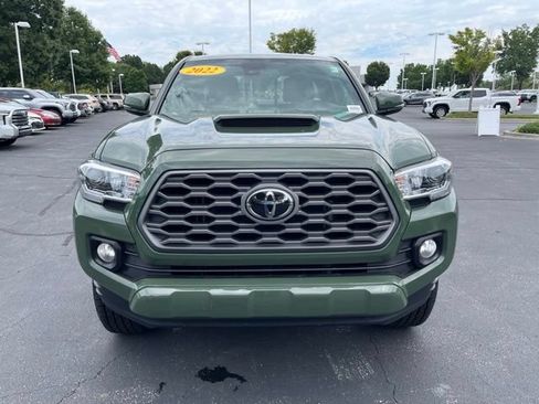 Used 2022 Toyota Tacoma TRD Sport w/ TRD Premium Sport Package AWD/4WD image 2