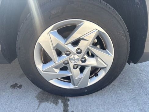 Used 2024 Hyundai Kona SE image 16