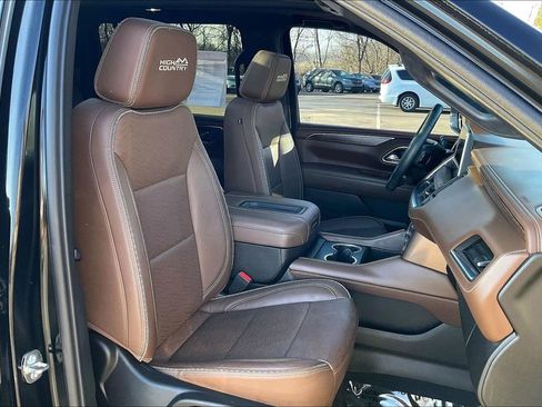 Used 2023 Chevrolet Suburban High Country image 7