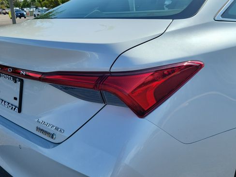 Used 2019 Toyota Avalon Limited w/ Advanced Safety Package FWD image 11