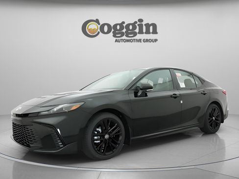 Used 2025 Toyota Camry SE image 17