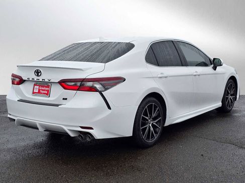 Certified 2022 Toyota Camry SE image 3