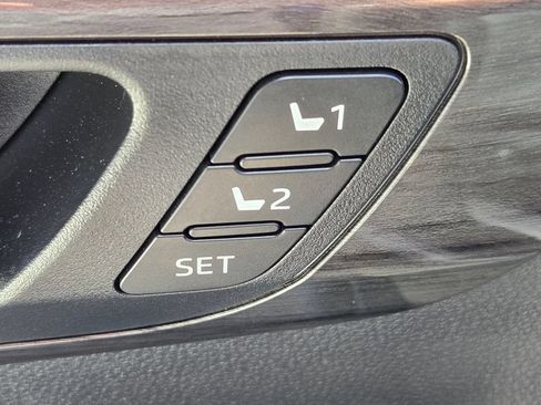 Used 2020 Toyota Highlander Platinum AWD/4WD image 19