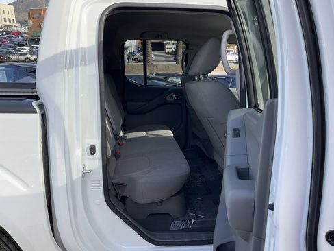Used 2021 Nissan Frontier SV w/ Midnight Edition Floor Mats image 46