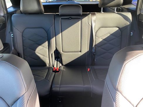 Used 2025 Volkswagen Atlas Cross Sport SE FWD image 18