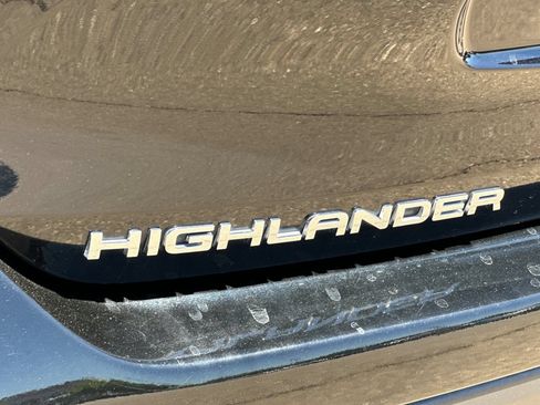Used 2022 Toyota Highlander XLE AWD/4WD image 49