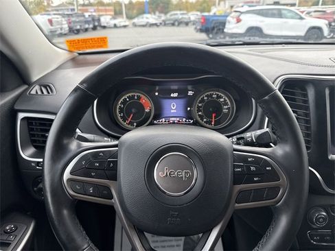 Used 2021 Jeep Cherokee Latitude Lux w/ Comfort/Convenience Group image 11