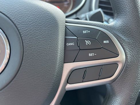 Used 2019 Jeep Cherokee Latitude w/ Popular Appearance Group image 25