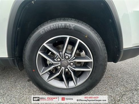 Used 2019 Jeep Grand Cherokee Limited w/ Luxury Group II image 19