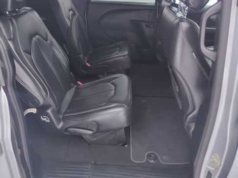 Used 2022 Chrysler Pacifica Touring-L w/ S Appearance Package image 49