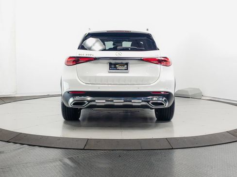 Used 2025 Mercedes-Benz GLC 350e 4MATIC image 29