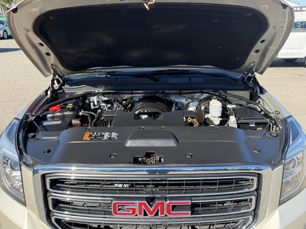 Used 2017 GMC Yukon XL SLE w/ Enhanced Driver Alert Package RWD image 48