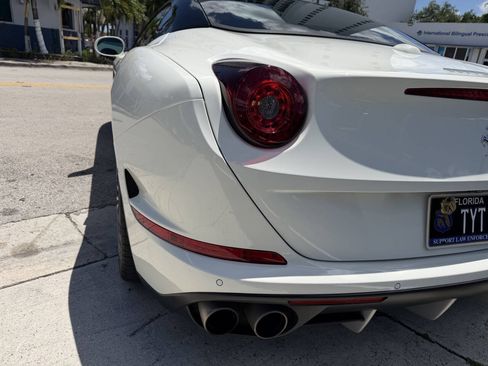 Used 2015 Ferrari California T RWD image 25
