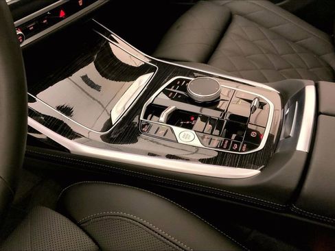 Certified 2025 BMW X7 xDrive40i w/ M Sport Package image 22