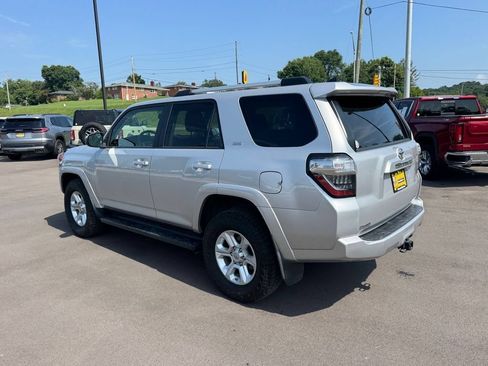Used 2021 Toyota 4Runner SR5 AWD/4WD image 4