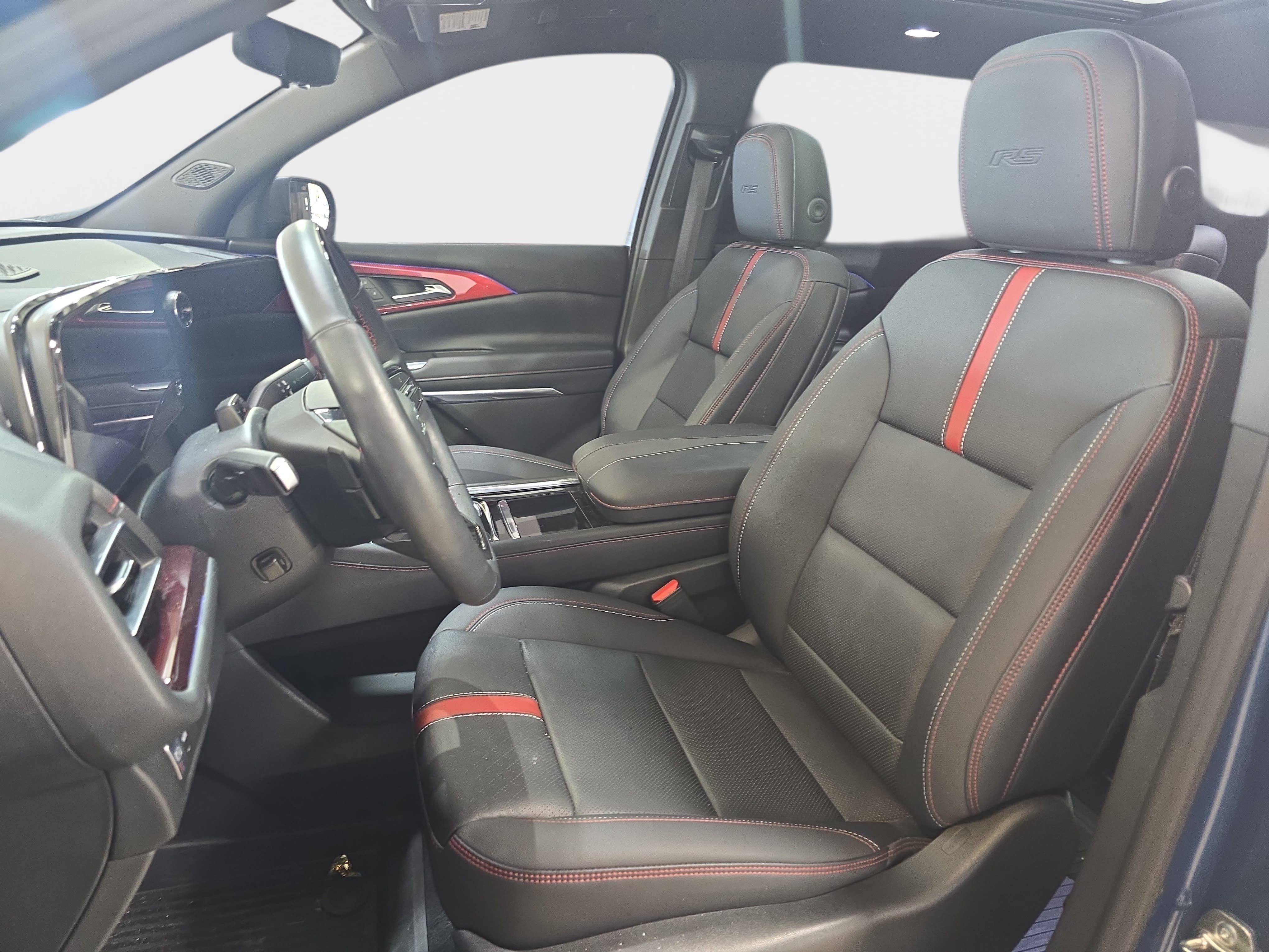 Used 2026 Chevrolet Traverse RS w/ LPO, Floor Liner Package FWD image 12