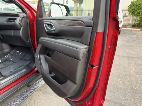 Used 2024 Chevrolet Tahoe Z71 w/ Luxury Package image 11