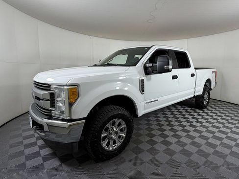 Used 2017 Ford F250 XLT AWD/4WD image 2