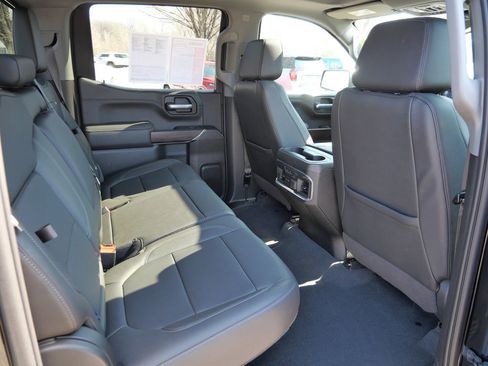 Used 2021 GMC Sierra 1500 SLT w/ SLT Convenience Package AWD/4WD image 18