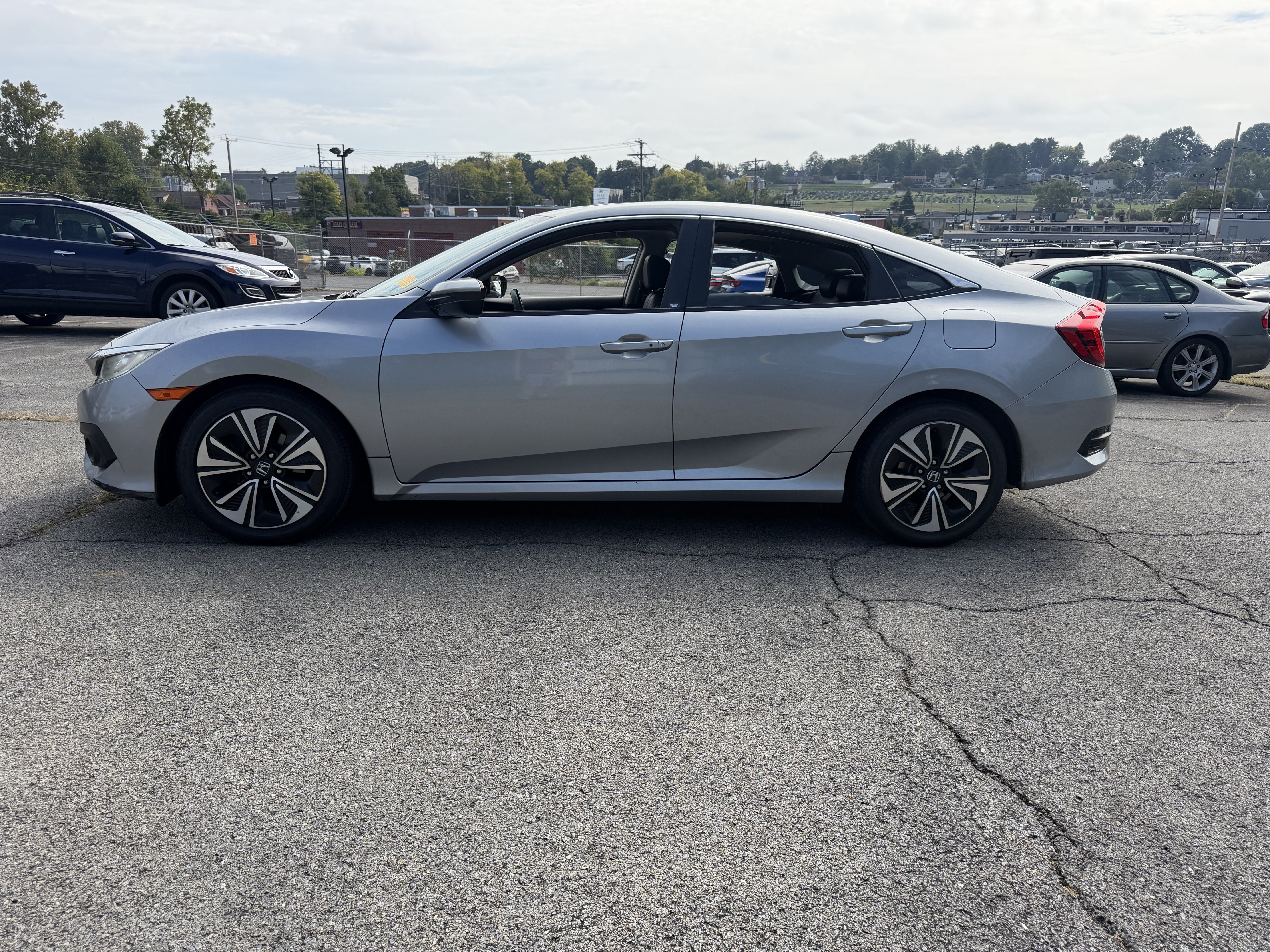 Used 2016 Honda Civic EX-L image 3