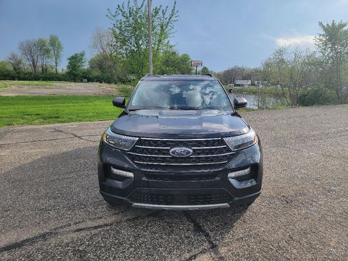 Used 2023 Ford Explorer XLT w/ Equipment Group 202A image 2