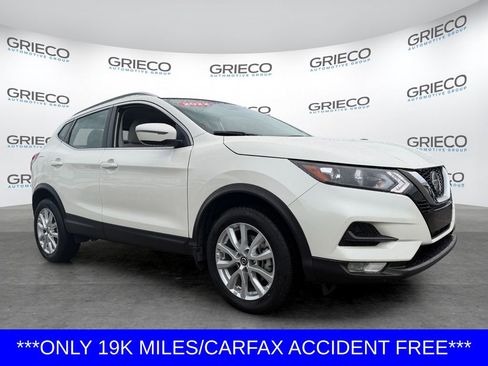 Certified 2022 Nissan Rogue Sport SV FWD image 1